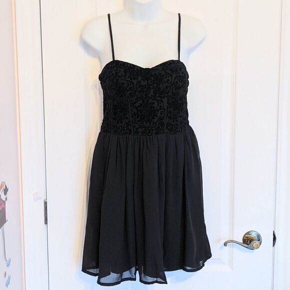 Nwt BOG COLLECTIVE black dress with padded bra velour top size M @Y - Picture 12 of 15